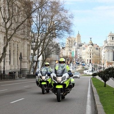 Agente de la Policía Municipal de Madrid en moto