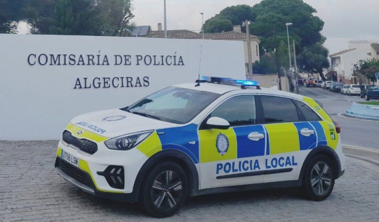 Coche patrulla en la Comisaría de la Policía Local de Algeciras - La visibilización de un trabajo eficaz