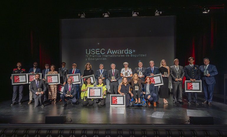 Foto de familia galardonados en los USEC Awards 2023, auditorio Azkuna Zentroa de Bilbao, 20 de septiembre.