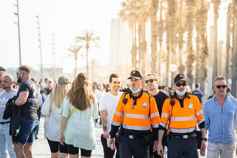 Voluntarios de Protección Civil en Barcelona El nodo de comunicación e información del riesgo y la emergencia