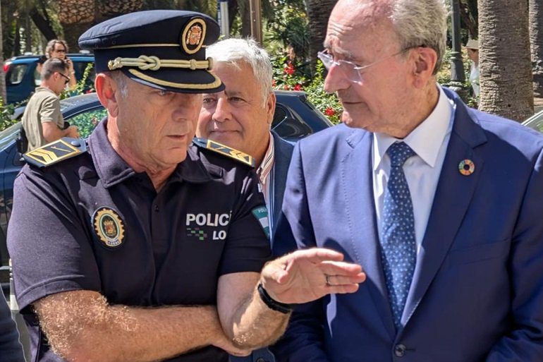 Juan Antonio Ferrer, jefe de la Policía Local, junto al Alcalde de Málaga, Francisco de la Torre Prados.