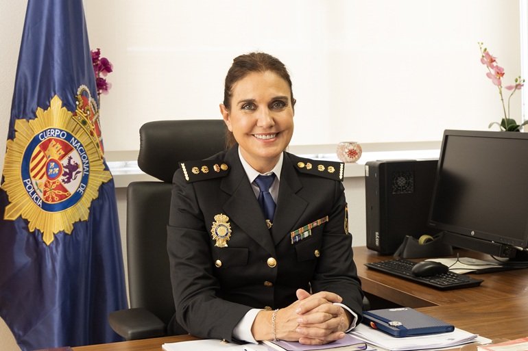 “DDHH, igualdad y accesibilidad en la Policía Nacional”. Entrevista a Ana Cambón Blanco, comisaria y jefa del Área de Derechos Humanos e Igualdad de la Subdirección General del Gabinete Técnico de la Policía Nacional,